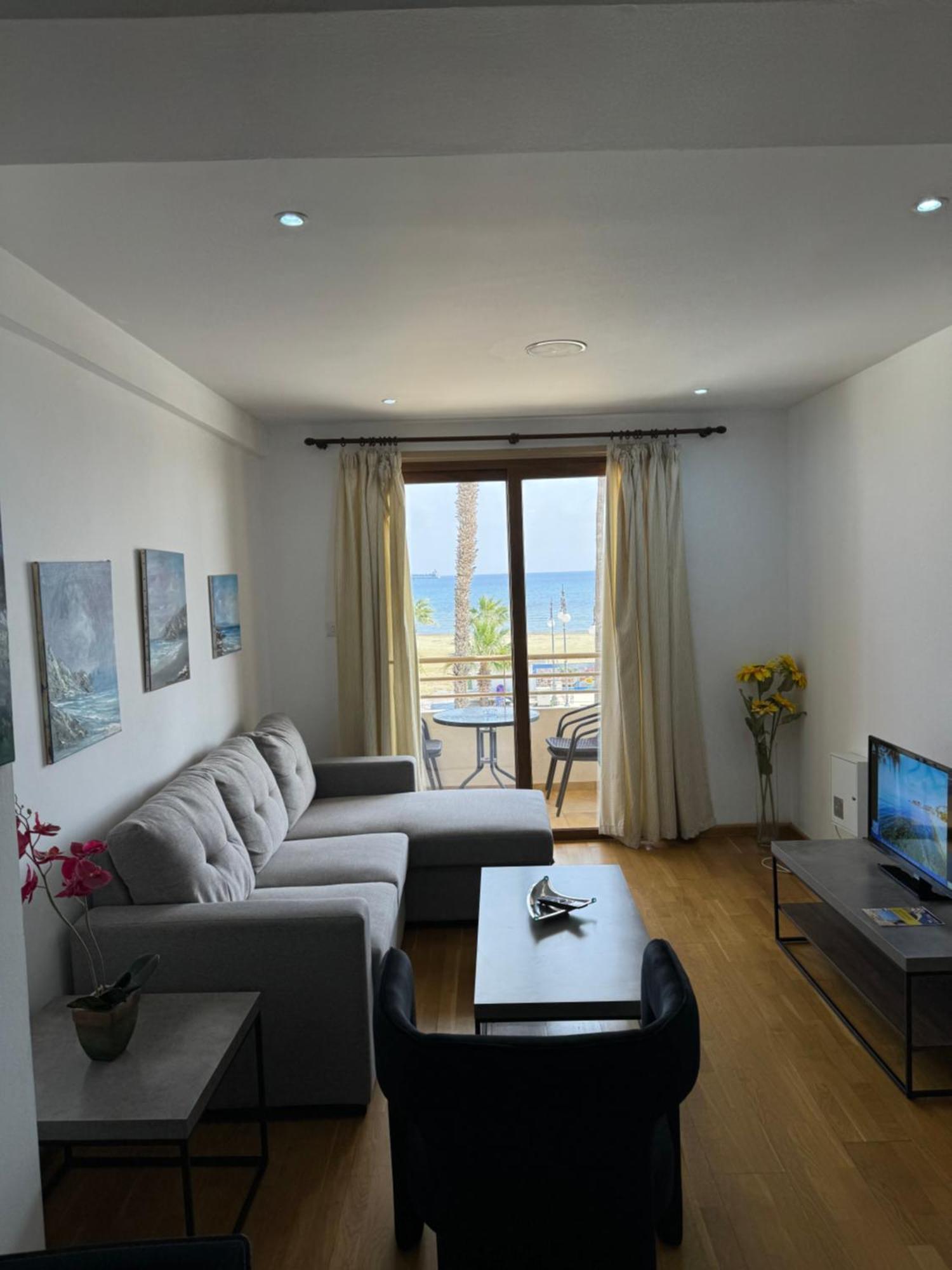 Ithaki Phinikoudes Apartment No. 102 Larnaca Exteriör bild